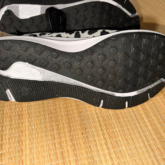 Athletics Works Women's Comfort Low Vamp Slip On Sneaker NWT - Picture 7 of 8